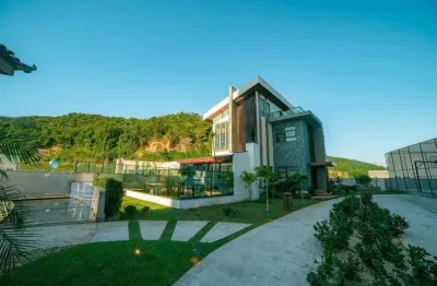 Casa alto padrão em condomínio fechado à venda, mobiliada, com 3 suítes, 4 vagas, bairro ressacada, itajaí-sc