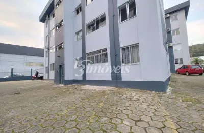 Apartamento reformado, semimobiliado à venda, 3 quartos sendo 1 suíte, 1 vaga, residencial flamboyant, bairro fazenda, itajaí-sc