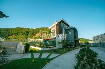 Casa alto padrão em condomínio fechado à venda, mobiliada, com 3 suítes, 4 vagas, bairro ressacada, itajaí-sc