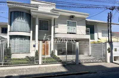 Casa à venda, averbada, 3 quartos, sendo 1 suíte com closet, 2 vagas, piscina, bairro são judas, itajaí-sc