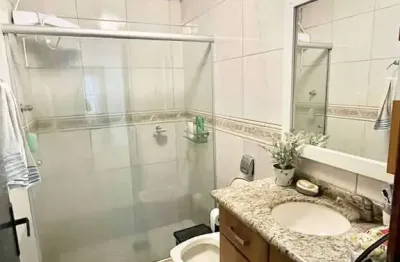 Casa não averbada, com 2 quartos, 2 vagas, piscina e sala comercial (já locada), no bairro são vicente, itajaí sc