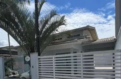 Casa á venda 3 quartos, sendo 1 suíte, 1 mezanino espaço tv, banheiro, 2 vagas de garagem,  bairro dom bosco, itajaí, sc