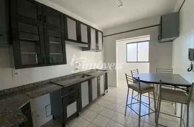 Apartamento para locação anual semimobiliado, com 3 quartos (sendo uma suíte), 1 vaga de garagem privativa, edificio caminho do mar, no bairro centro, balneário camboriú-sc