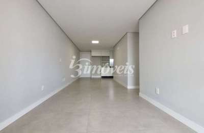 Apartamento para locação anual, semimobiliado, com 3 quartos (sendo uma suíte), 2 vagas de garagem, garden clube residence, no bairro são joão, itajaí-sc
