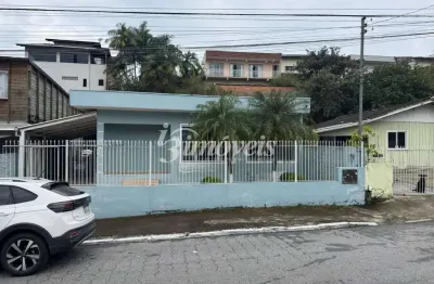 Casa à venda, com 3 quartos, vaga para três carros, no bairro fazenda, itajaí sc