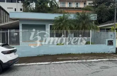 Casa à venda, com 3 quartos, vaga para três carros, no bairro fazenda, itajaí sc