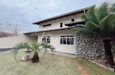 Casa semimobiliada à venda, com piscina e quintal, 4 quartos sendo 1 suíte, 5 vagas, bairro são judas, itajaí-sc