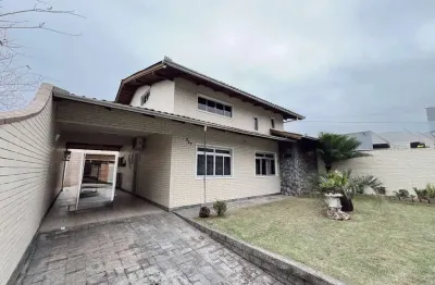Casa semimobiliada à venda, com piscina e quintal, 4 quartos sendo 1 suíte, 5 vagas, bairro são judas, itajaí-sc