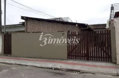 Imóvel com 4 apartamentos de 1 quarto para renda mensal no bairro cidade nova em itajaí- sc