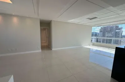 Apartamento para locação anual, semimobiliado, decorado e equipado, com 4 quartos (sendo duas suítes e duas demi), 3 vagas de garagem, edifício torre esmeralda, no bairro centro, balneário camboriú-sc