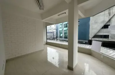 Sala/loja para locação anual em andar superior, bairro pioneiros, balneário camboriú-sc