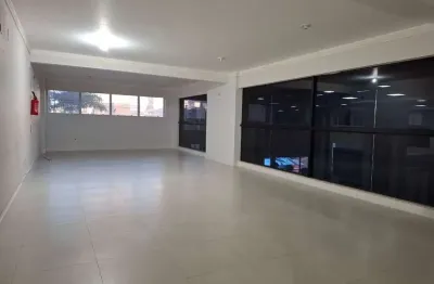 Sala / loja, para locação anual com mezanino, em edifício comercial, com 203m² ,bairro centro, itajaí-sc, com grande visibilidade de quem passa.