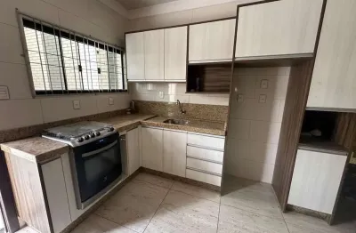 Casa para locação anual semimobiliada, com 3 quartos (sendo uma suíte), 2 vaga de garagem, no bairro dom bosco, itajaí -sc