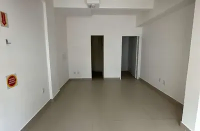Sala / loja, para locação anual, 20m² ,bairro centro , navegantes-sc, com grande visibilidade de quem passa.