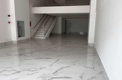 Sala / loja, para locação anual, 150m², itapema-sc, com grande visibilidade de quem passa.
