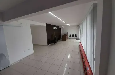 Sala comercial para locação anual, aproximadamente 100m² privativos, no bairro são vicente, itajaí-sc.