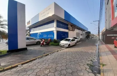 Sala comercial para locação anual com 450m² privativos, sendo 320m² no térreo e 130m² no andar superior, no bairro são joão, itajaí-sc.
