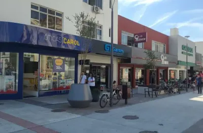 Sala / loja de esquina, para locação anual no centro, 50m² , bairro centro, itajaí-sc, com grande visibilidade de quem passa.