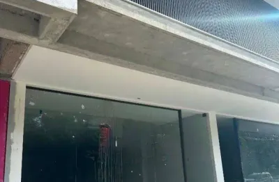 Perfeito para a sua empresa, sala para locação anual na  praia brava em/sc com grande visibilidade de quem passa.
