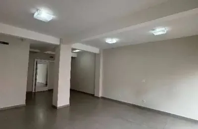 Sala / loja, para locação anual, 78,60m² , na terceira avenida, bairro centro, balneário camboriú-sc, com grande visibilidade de quem passa.