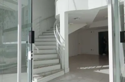 Perfeito para a sua empresa, prédio comercial para locação na barra norte de balneário camboriú/sc com grande visibilidade de quem passa.