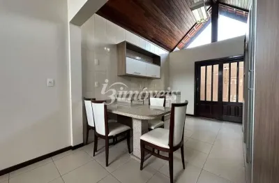 Casa para locação anual semimobiliada, com 2 quartos (sendo 1 suite e 1 demi suíte), 1 vaga de garagem, no bairro são joão, itajaí -sc