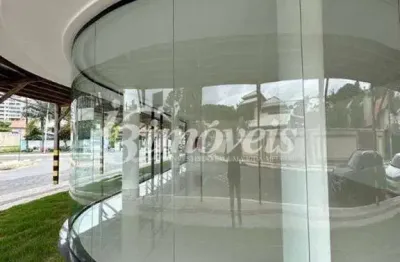 Sala / loja, para locação anual, 80,73m² , bairro praia dos amores, balneário camboriú-sc, com grande visibilidade de quem passa.