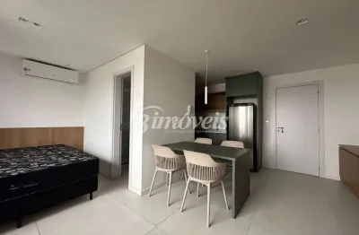 Apartamento loft para locação anual equipado e mobiliado, 1 vaga de garagem, edifício 4sete, no bairro centro, itajaí-sc