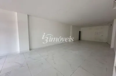 Sala / loja, para locação anual, 89,53m² , bairro praia brava, itajaí-sc, com grande visibilidade de quem passa.