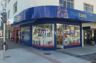 Sala / loja de esquina, para locação anual no centro, 50m² , bairro centro, itajaí-sc, com grande visibilidade de quem passa.