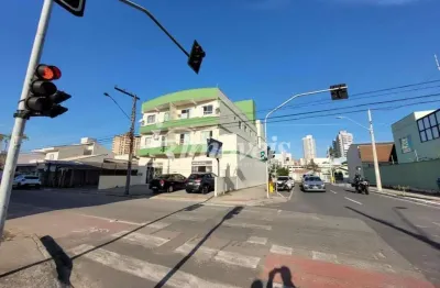 Perfeito para a sua empresa, sala para locação anual de esquina no centro de itajaí/sc com grande visibilidade de quem passa.