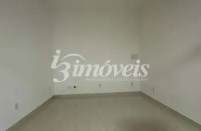 Salas em andar superior para locação anual em um centro comercial na barra norte em balneário camboriú/sc com grande visibilidade de quem passa.