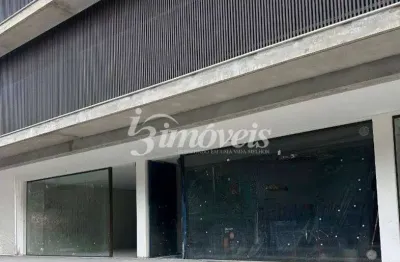 Perfeito para a sua empresa, sala para locação anual na praia brava em/sc com grande visibilidade de quem passa.