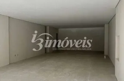 Perfeito para a sua empresa, sala para locação anual na  praia brava em/sc com grande visibilidade de quem passa.