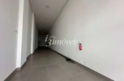 Sala / loja, para locação anual,105m², bairro canto da praia, porto belo-sc, com grande visibilidade de quem passa.