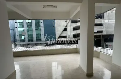 Sala/loja para locação anual em andar superior, bairro pioneiros, balneário camboriú-sc