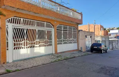 Vende-se sobrado bem localizado, proximo a escolas e comercios, com documentacao totalmente regularizada. o imovel oferece espacos amplos e funcionais, ideal para quem busca conforto e praticidade.