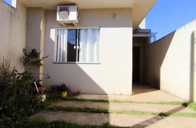 Casa no bairro florais com dois quartos sendo um com suite