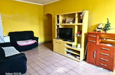 Casa de esquina à venda em são vicente  2 quartos, 3 vagas e quintal espaçoso! &#65533;&#10024;