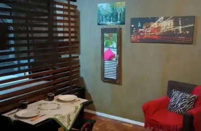 Venda sala living mobiliada na quadra da praia do gonzaga em santos, sp