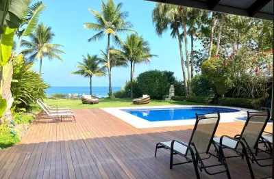 Belíssima casa pé na areia em condomínio fechado. elegante, finamente decorada, ampla e luminosa com área barbecue, piscina privada e quadra de tênis. localização privilegiada em c
