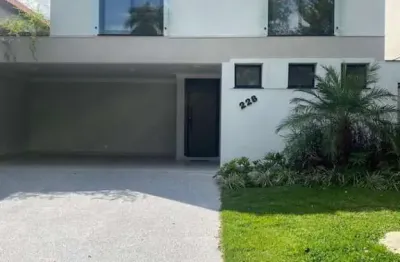 Belíssima casa disponível para venda no alphaville 4 moderna sofisticada e nova, nunca habitada !