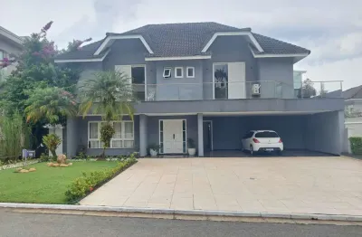 Casa na alphaville zero  l disponível em barueri próximo da portaria.com quadra de tênis e poliesportivo e todas janelas em pvc.