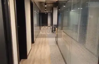 Com uma área construída de 2.200,00 m² e um terreno de 780,00 m², este prédio comercial oferece um espaço amplo