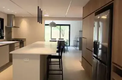 Uma belíssima mansão disponível para locação no tamboré 1, recém reformada com móveis planejados todos novos e mobiliada!