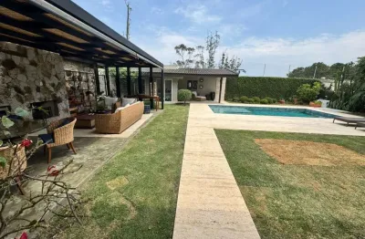 Incrível oportunidade em alphaville residencial 01: uma casa sofisticada de 600,00 m² de área construída (706,00 m² de terreno), projetada para acomodar com exclusividade seu estil