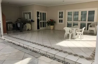 Belíssima residência à venda no alphaville zero pequena reforma para retrofit em alphaville