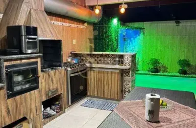 Sobrado à venda – 3 andares com área gourmet e piscina