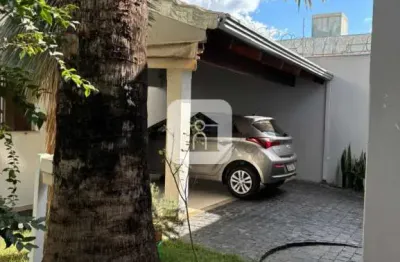 Casa com 3 quartos à venda no Pampulha, Uberlândia 