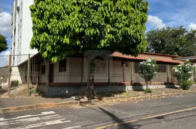 Casa com 4 quartos à venda no Conjunto Segismundo Pereira, Uberlândia 